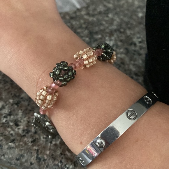 Peach and charcoal Beaded Bracelet with heart closure - Picture 4 of 5